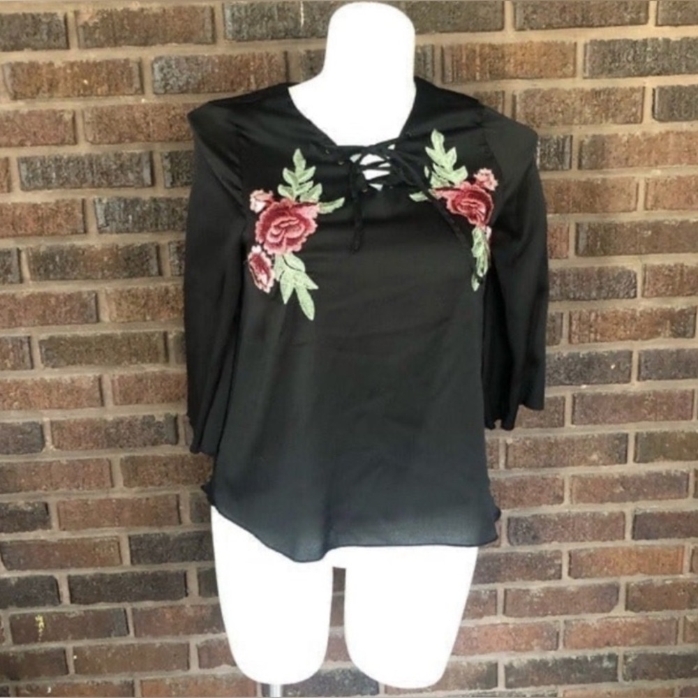 Daytrip Black Floral Embroidered Lace-Up Blouse Size Small‎ Boho Casual Feminine